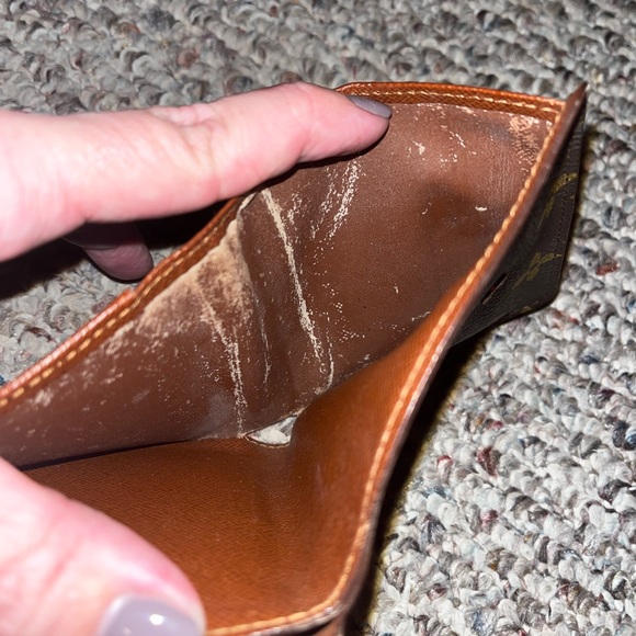 Authentic Louis Vuitton bi-fold wallet in mono - Picture 3 of 7